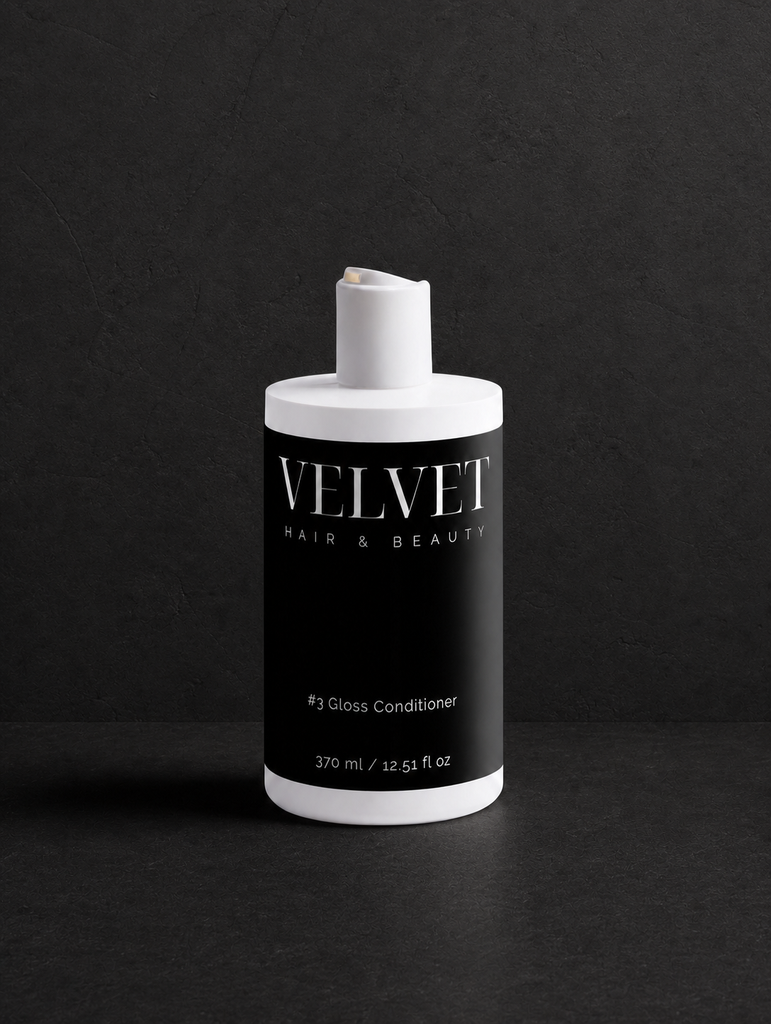 VELVET Hair Care #3 Gloss Conditioner su sfondo nero cemento